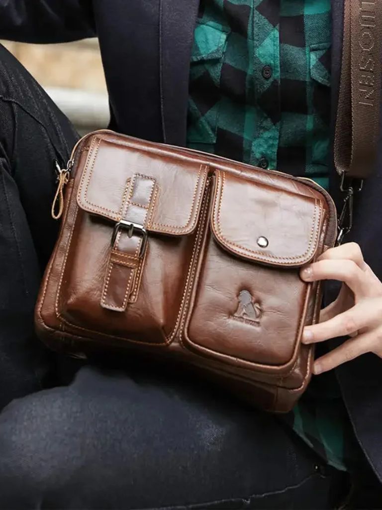 Oliver | quadratische Retro-Schultertasche