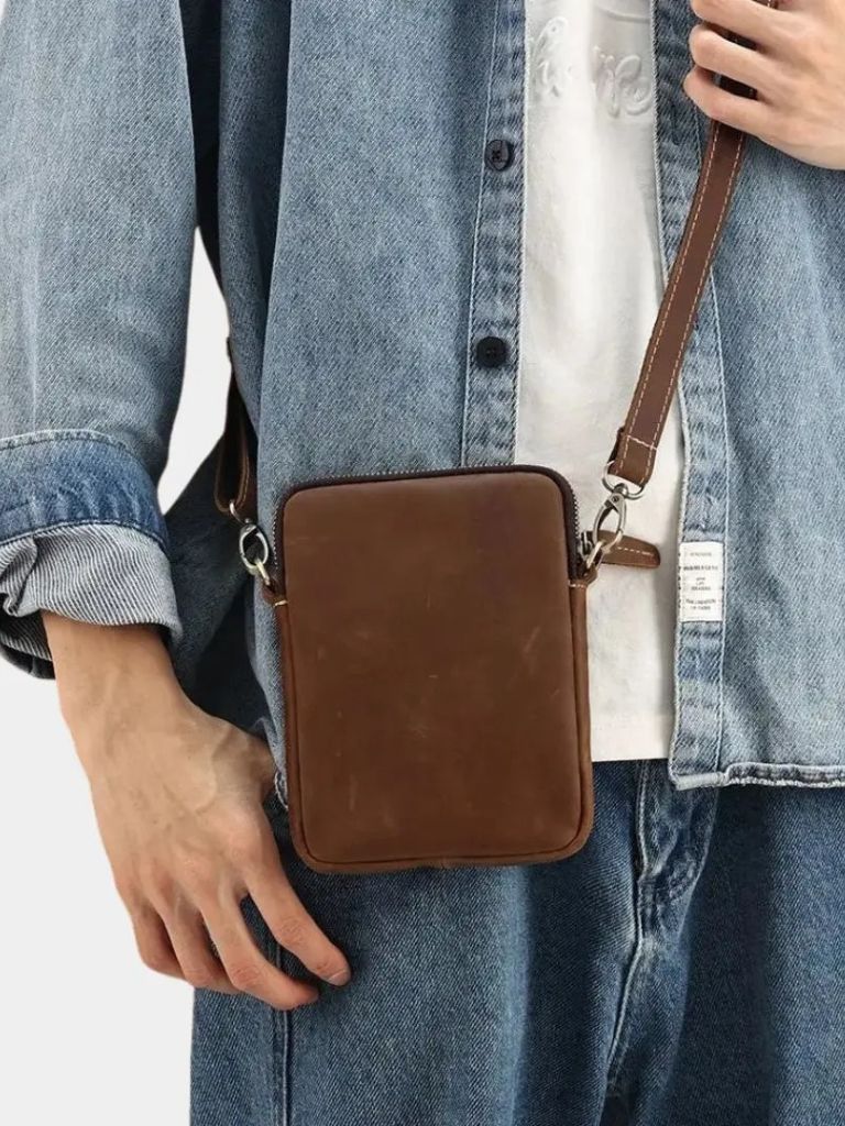 Carl | Minimalistische Schultertasche aus Leder